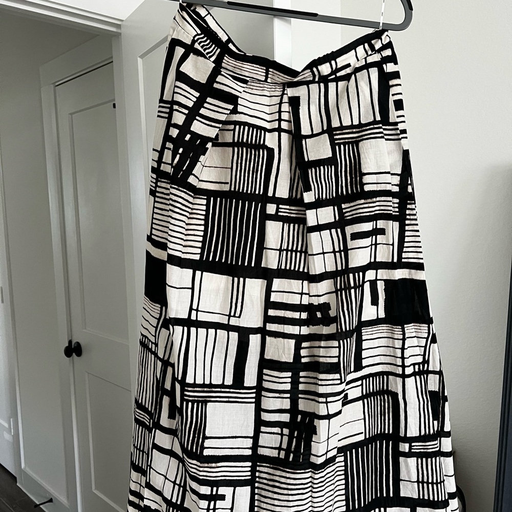 Dkny Black and White Midi A-line Skirt and top set